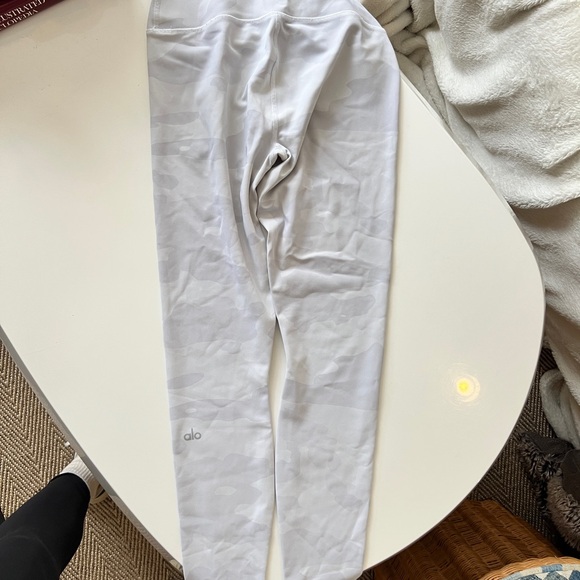 Alo / lululemon / Vuori Clothes Haul - Picture 10 of 16